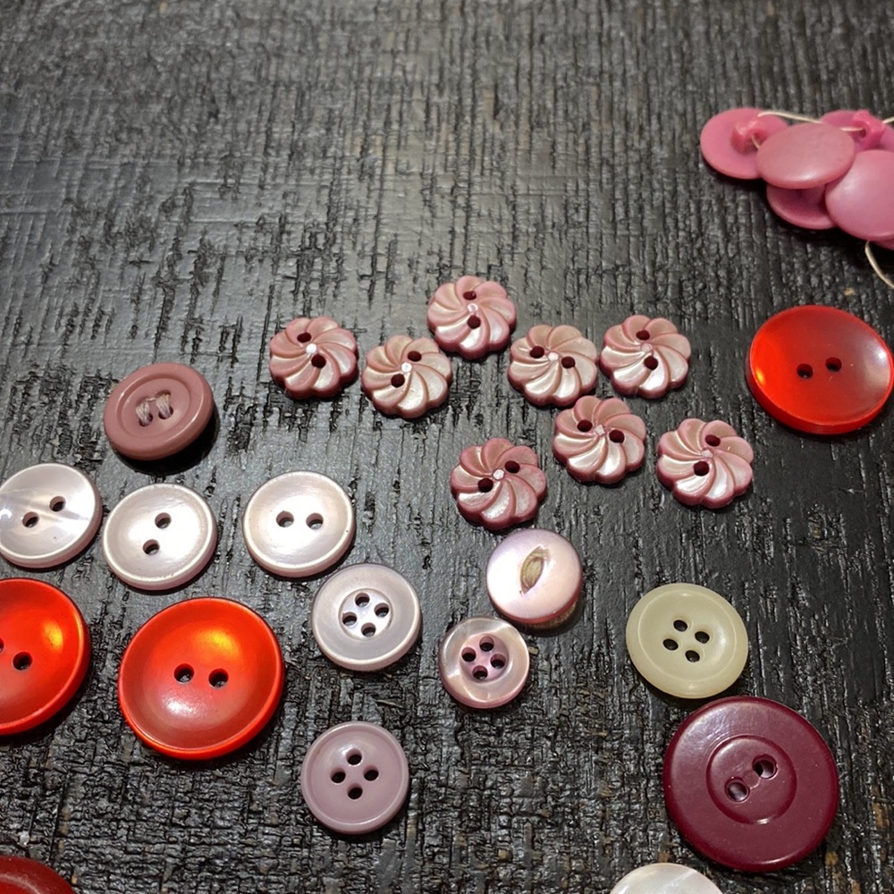 Assorted Vintage Sewing Buttons - Red & Pink Mix! - Picture 5 of 6